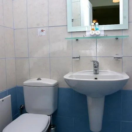 Augustis Lägenhetshotell