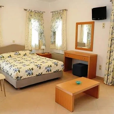 Augustis Lejlighedshotel Ormos (Andros)