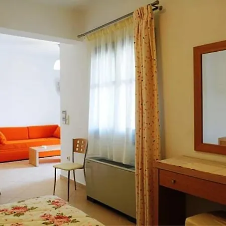 Augustis Lejlighedshotel Ormos (Andros)