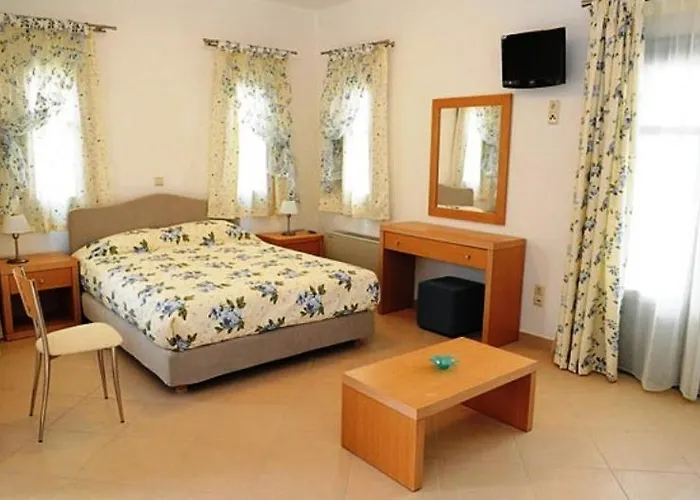 Augustis Aparthotel Ormos (Andros)