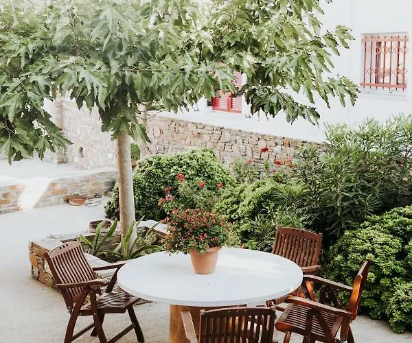 Augustis Aparthotel 3*